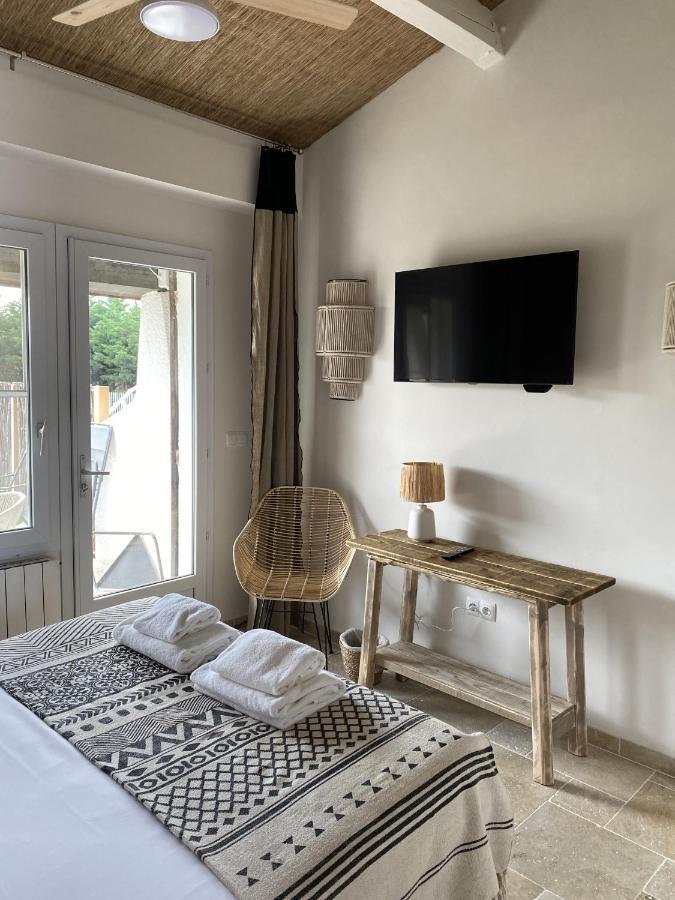 Hotel Du Pont Blanc Сент-Мари-де-ла-Мер Экстерьер фото