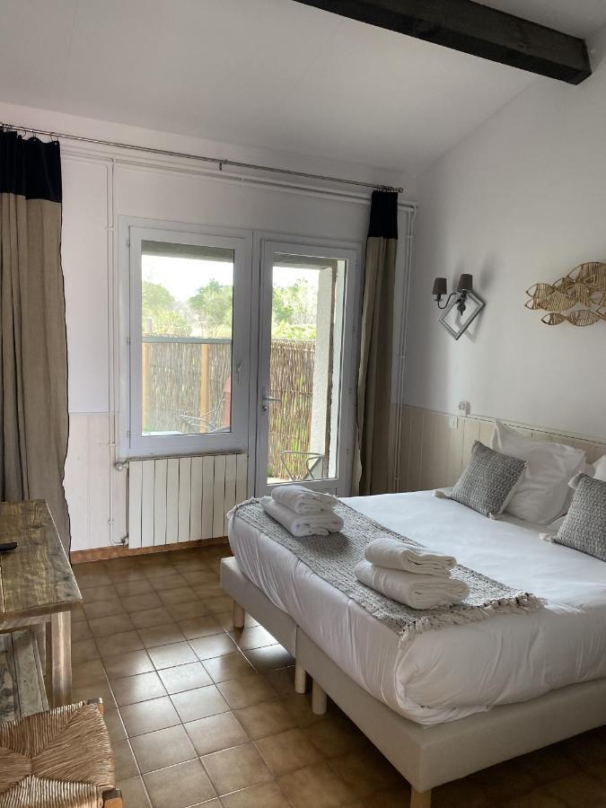 Hotel Du Pont Blanc Сент-Мари-де-ла-Мер Экстерьер фото