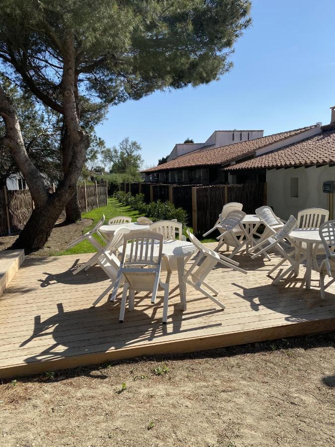 Hotel Du Pont Blanc Сент-Мари-де-ла-Мер Экстерьер фото