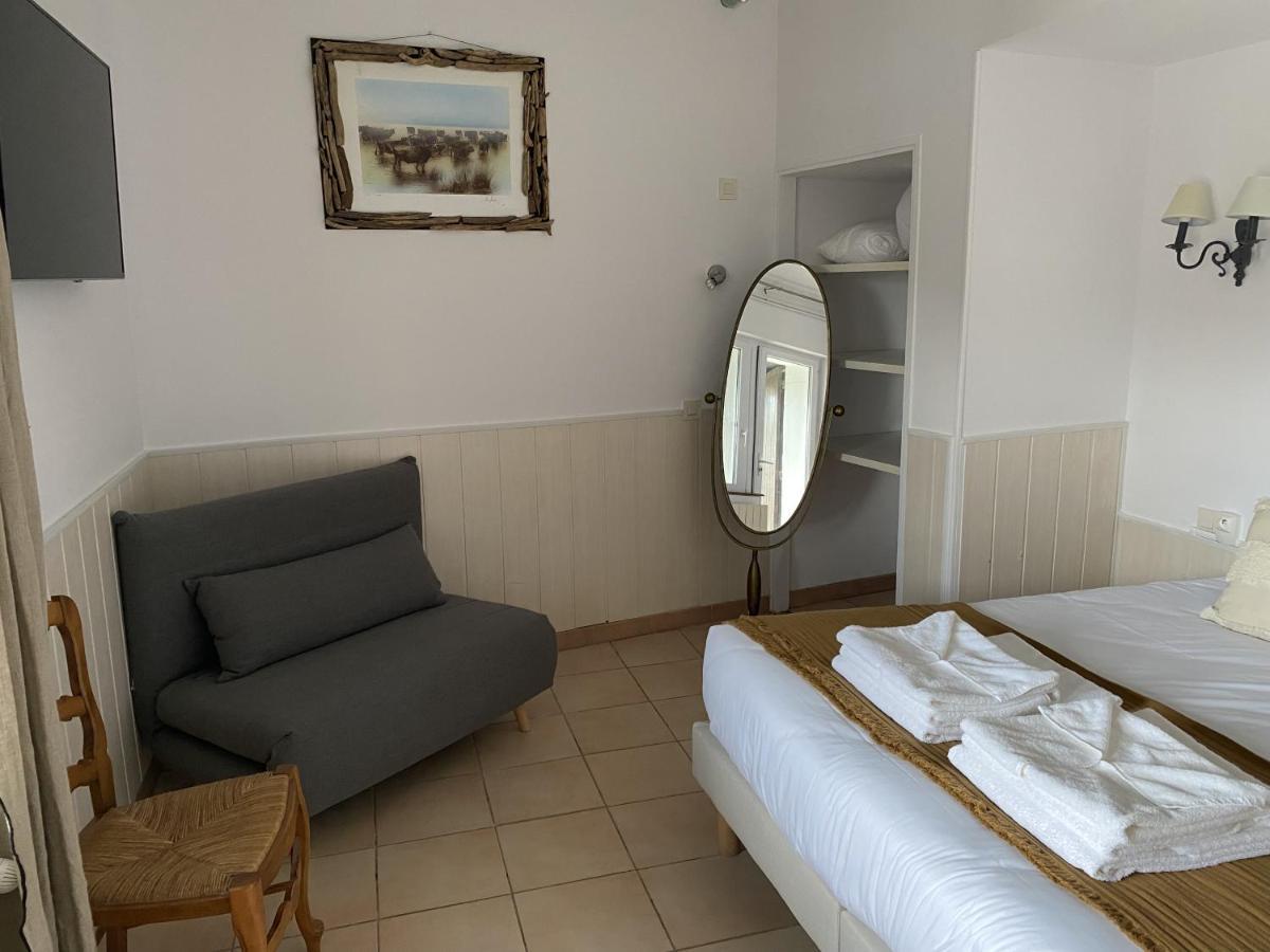 Hotel Du Pont Blanc Сент-Мари-де-ла-Мер Экстерьер фото