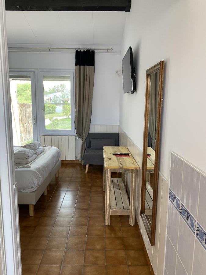 Hotel Du Pont Blanc Сент-Мари-де-ла-Мер Экстерьер фото