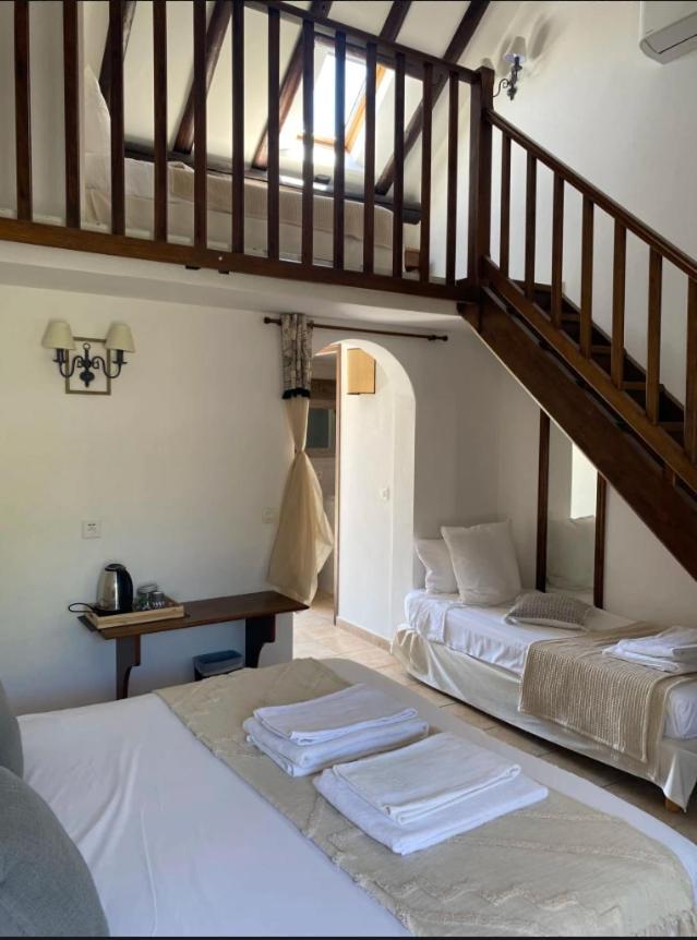 Hotel Du Pont Blanc Сент-Мари-де-ла-Мер Экстерьер фото